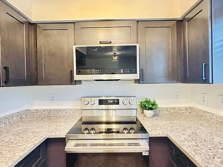 765 N Arrowhead Dr #1 — Photo 14