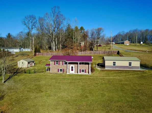 35 Apricot Ln, Galax, VA 24333
