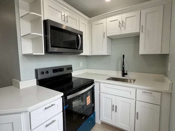 84 Cottage St Floor 3, Woonsocket, RI 02895