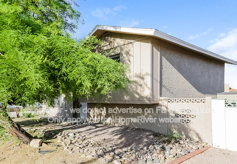 5758 N 42nd Ave — Photo 16