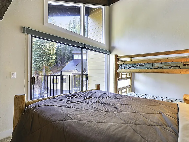 2090 Chalet Rd #8 — Photo 16