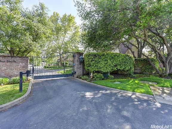 2nd image of 1643 Arden Bluffs Ln