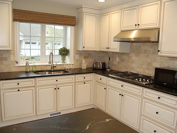 2nd image of 49 Carriage Ln