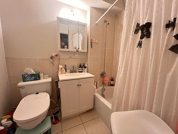 5th image of 13702 Northern Blvd APT 4