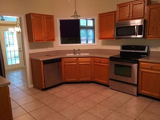4th image of 6 Willimantic Dr