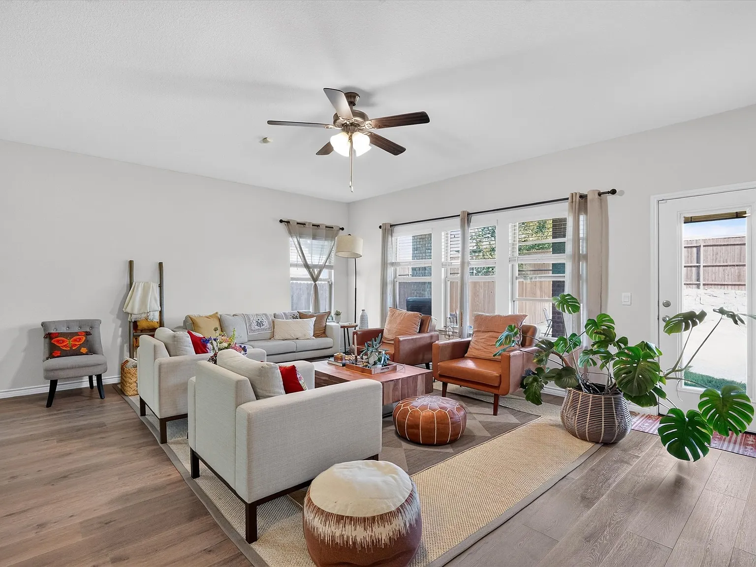 4 bed, 2.5 bath, 2704 sqft, $2,490 — Photo 2