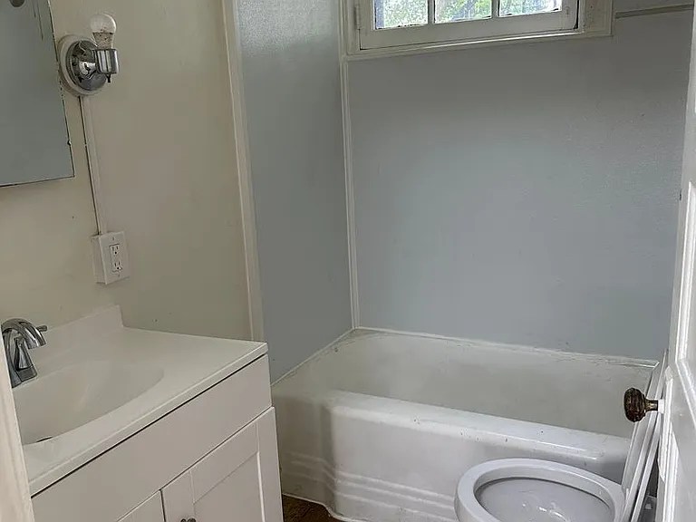 1722 W Market St — Photo 10
