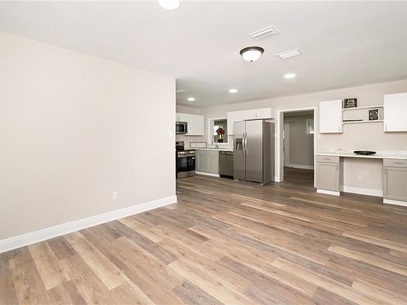 4th image of 2213 Largo Ave