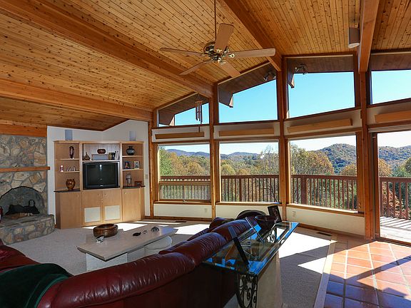 3rd image of 284 Tara Dr