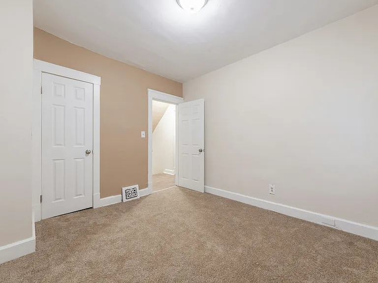 10618 Crestwood Ave — Photo 8