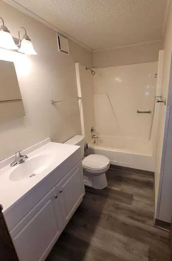 Spacious 2 Bedroom, With Luxury Vinyl Flooring! First Month Is Free! — Photo 3