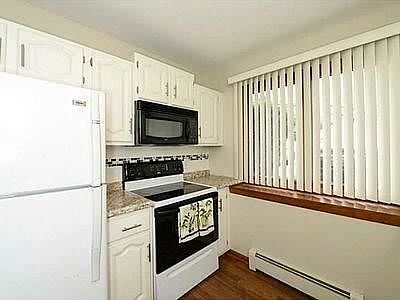 4th image of 16 Village Ct #16
