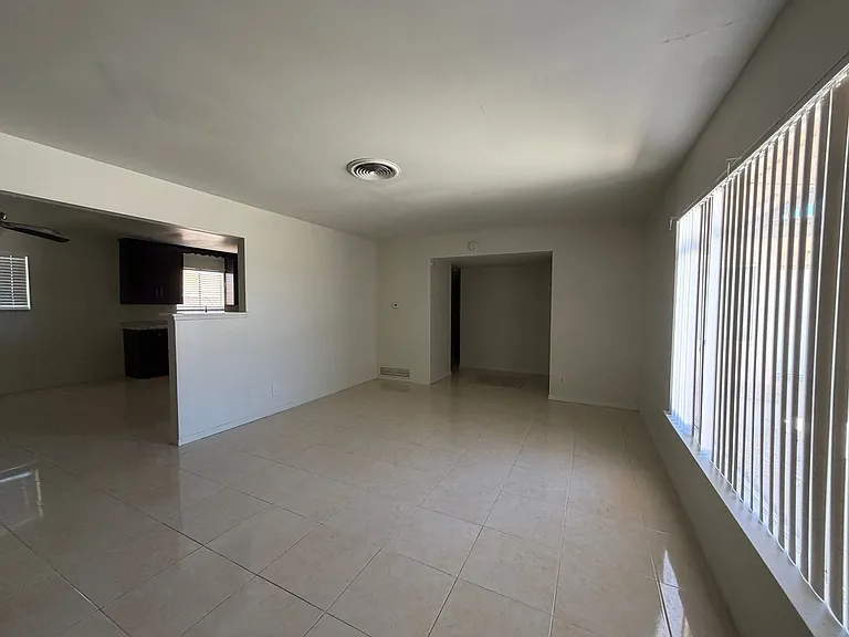 29205 Exeter St — Photo 13
