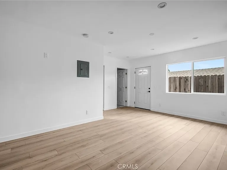 21713 Mulholland Dr — Photo 11