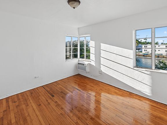 3rd image of 1139 Marseille Dr