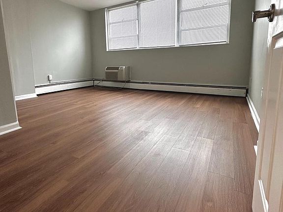 3rd image of 1030 E Lancaster Ave APT 906