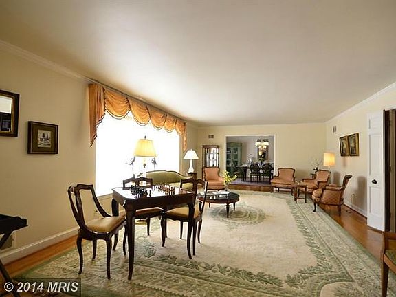 3rd image of 9908 Carmelita Dr