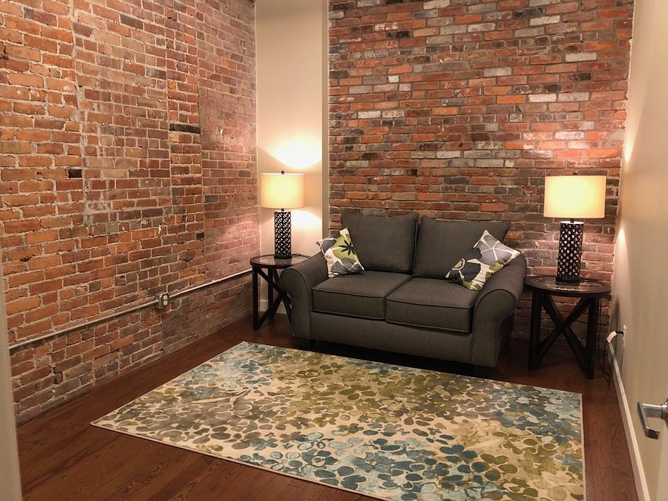 1st image of 916 Main St APT 208