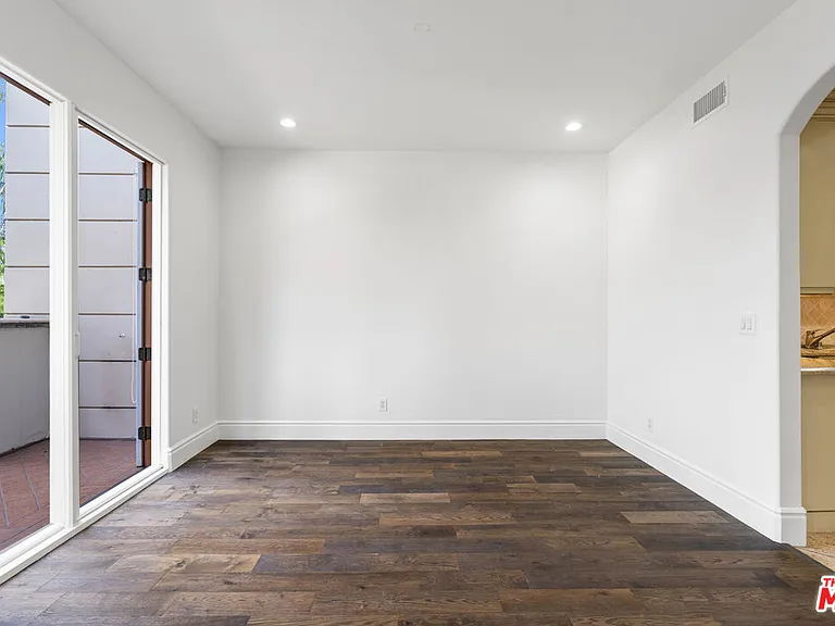 137 S Spalding Dr #304 — Photo 8