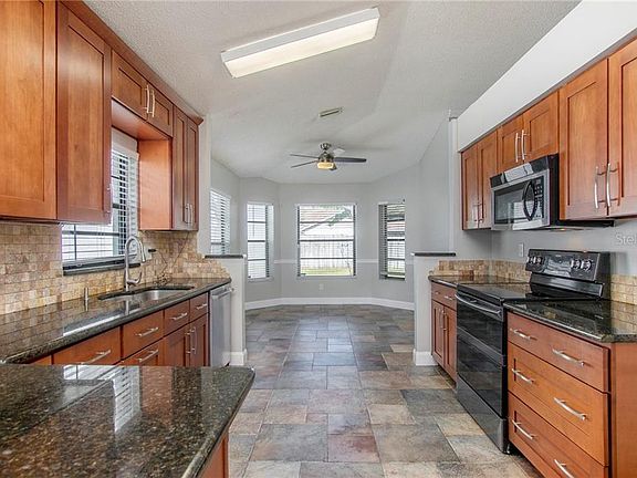 3rd image of 10910 Carnelian Ln
