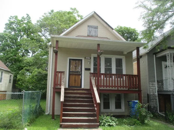 226 E 56th St, Chicago, IL 60637