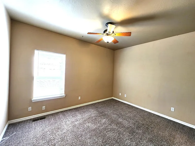 13705 & 13707 Oxford Dr — Photo 23