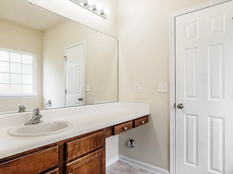 1056 S Philwood Ct — Photo 16