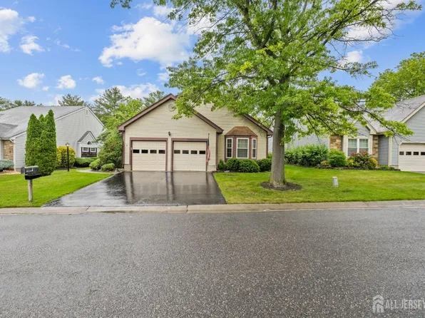 31 Ingram Dr, Monroe Township, NJ 08831