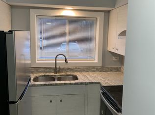 1117 E Roosevelt Rd #8, Wheaton, IL 60187