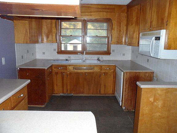 5th image of 313 Pinehurst Dr
