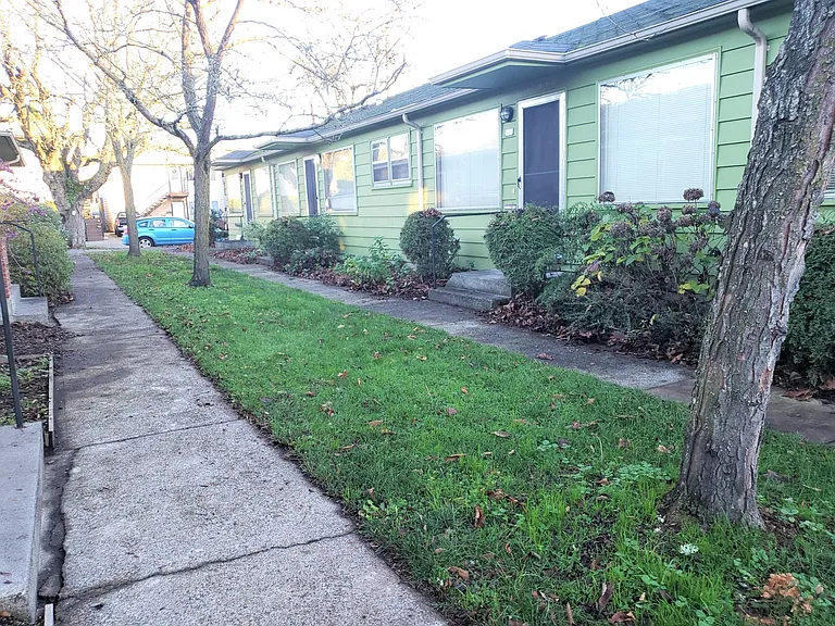525 NE 78th Ave — Photo 1