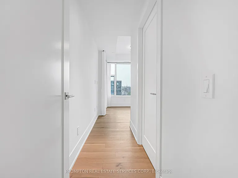455 Wellington St W #908 — Photo 28
