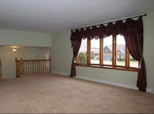 912 Chippewa Dr, Elgin, IL 60120