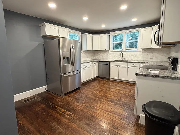 1018 N Maple St — Photo 6