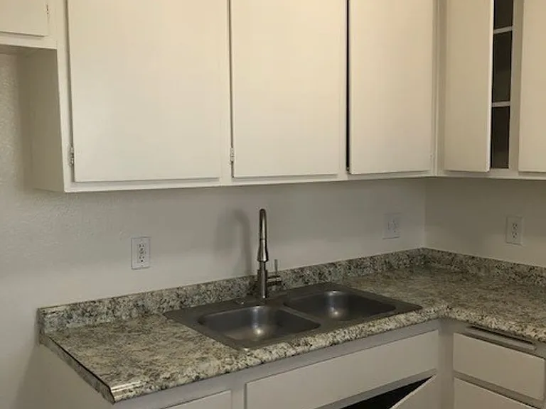 Elm Terrace Apartments — Photo 62