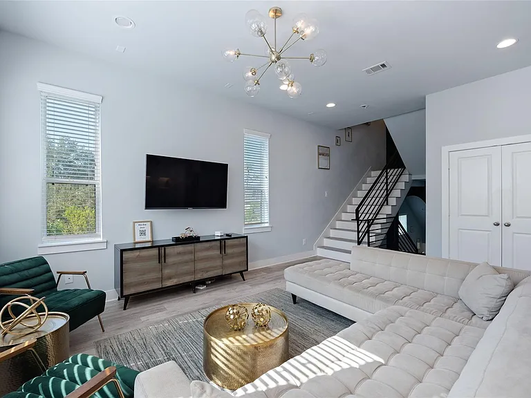 3365 Daphne St — Photo 7