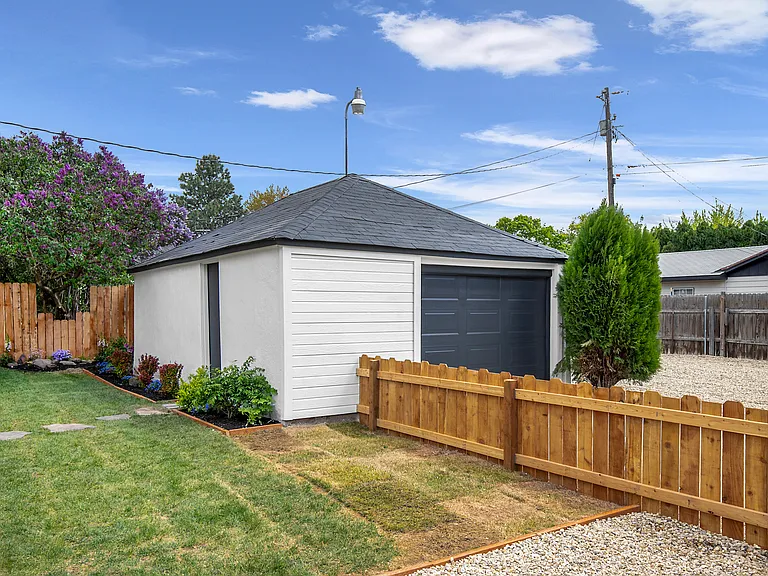 1309 W Melrose St — Photo 31