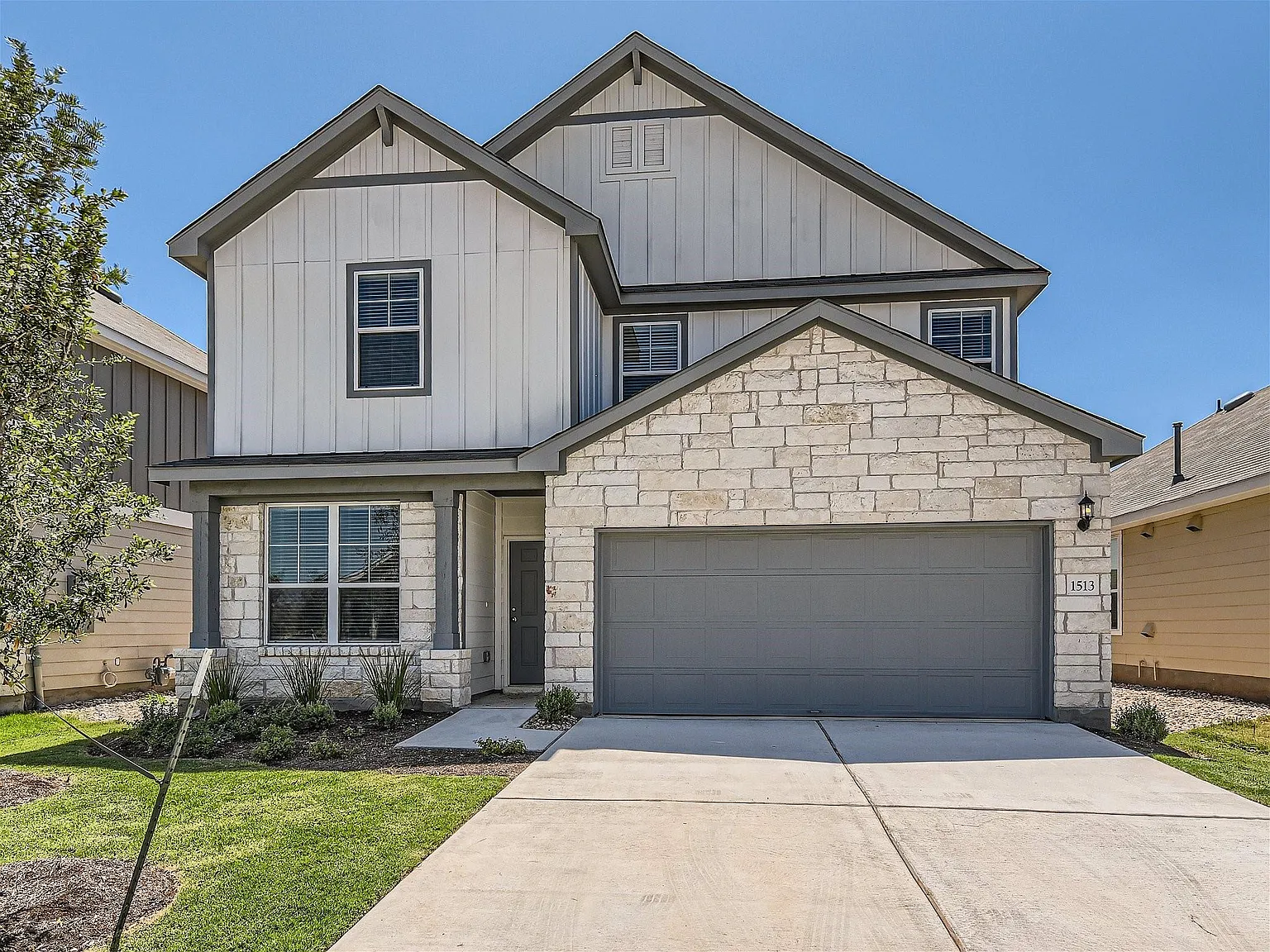 3 bed, 2.5 bath, 2081 sqft, $2,375 — Photo 2