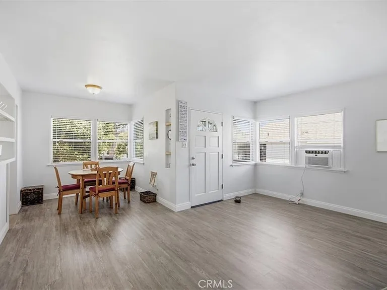 422 S Juanita Ave — Photo 5
