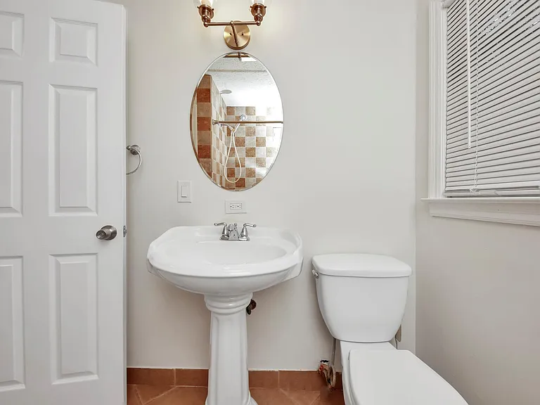 1249 Robert Ln — Photo 18