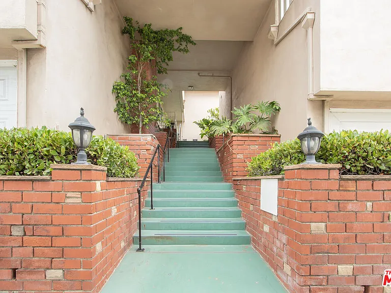1366 S Beverly Glen Blvd #1372 — Photo 3