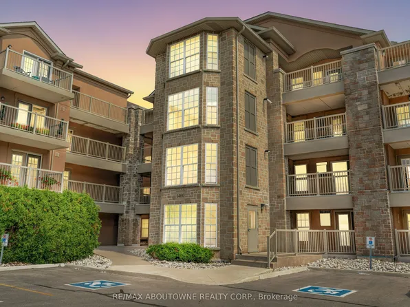 1460 Bishops Gate #212, Oakville, ON L6M 4N5