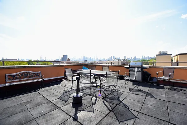 Rented by Dakis Group LLC | media 1