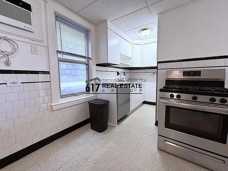 235 E Eagle St #3 — Photo 4