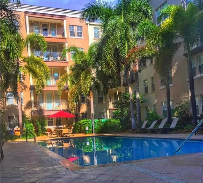 1 bed, 960 sqft, $2,200 — Photo 2