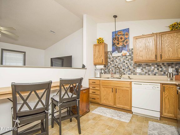 5th image of 742 Graham Way