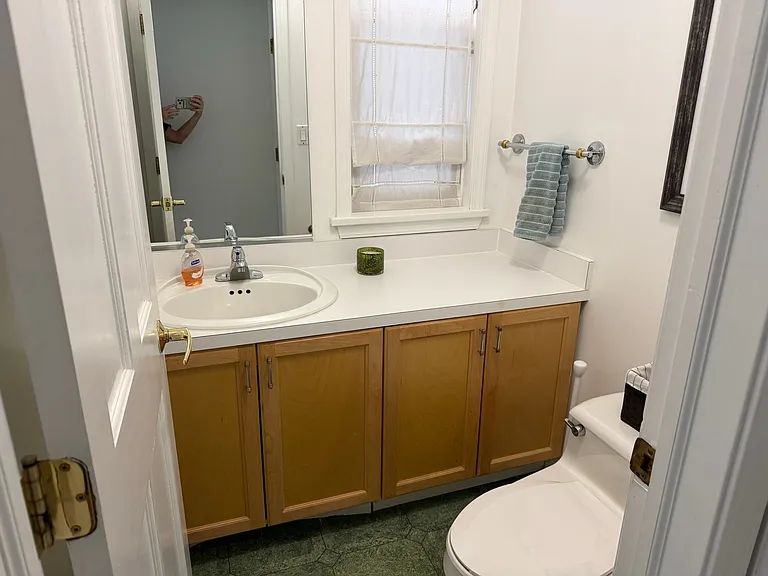1435 W School St #2 — Photo 8