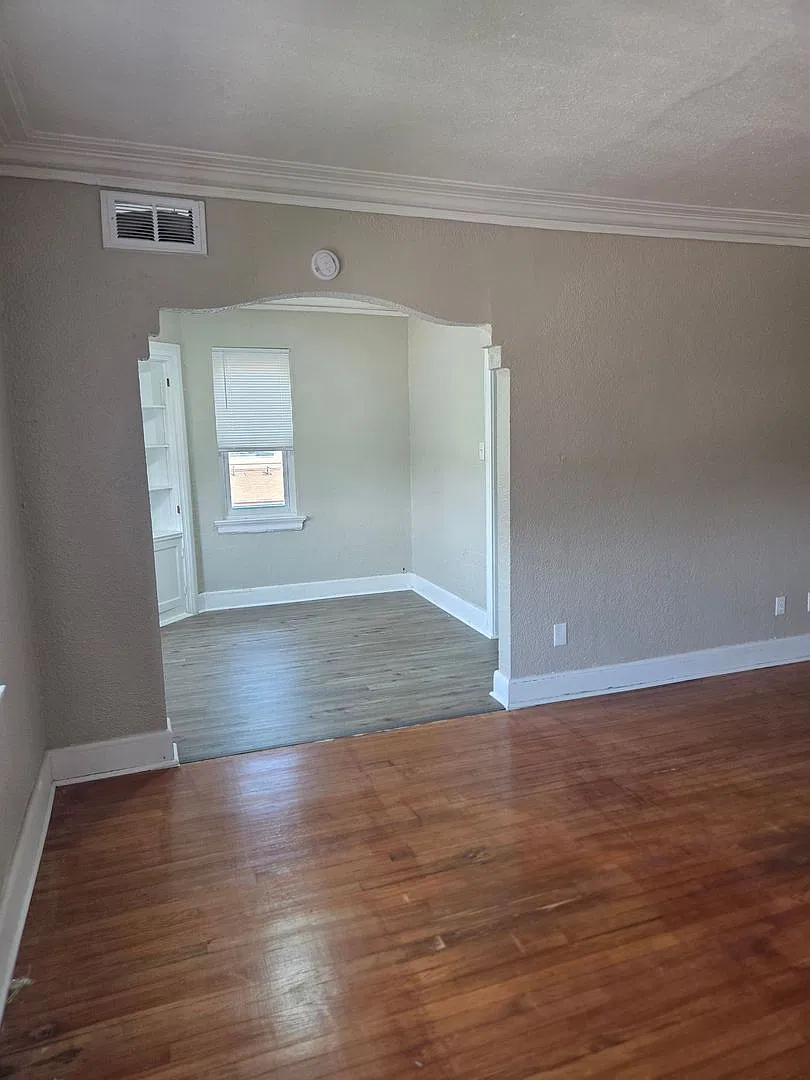 Teutonia Apartments — Photo 4