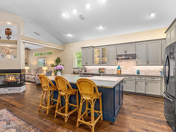 5th image of 1324 Munster Cir