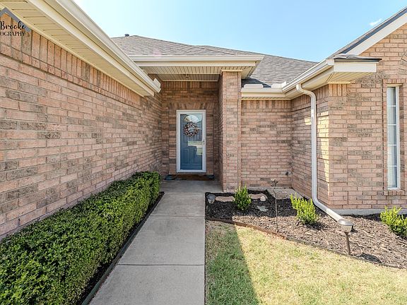 2nd image of 5411 Prairie Lace Ln